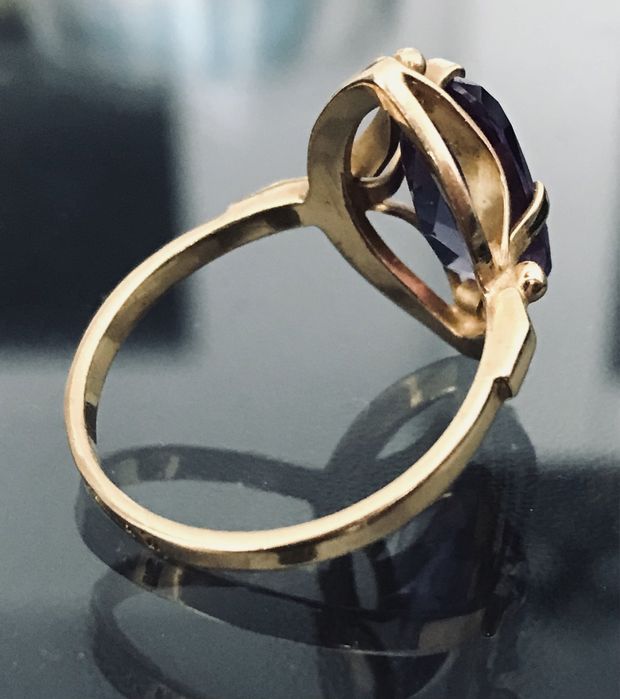 Złoty pierścionek 18k 750p 5.95g