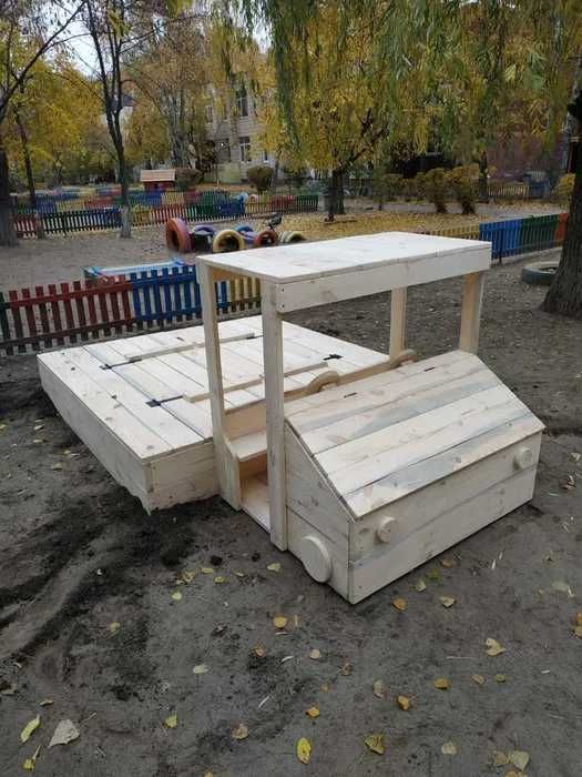 Пісочниці. Автобус. Паравоз. Будиночки. Вироби на дитячі майданчики