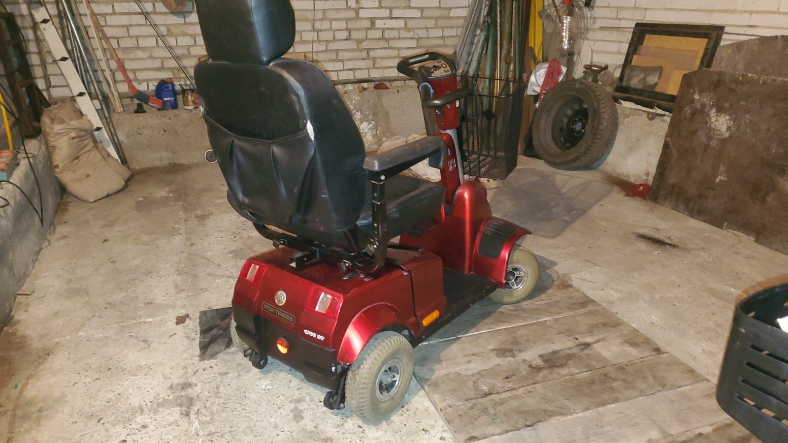Електричний скутер для інвалідів , людей старшого віку