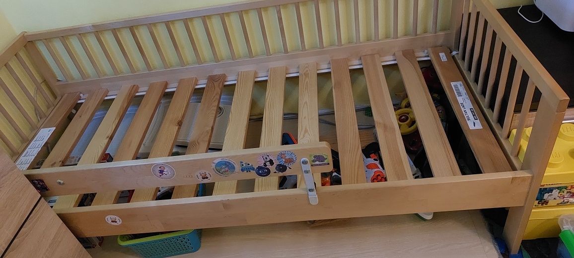 Łóżko dziecięce Ikea ze stelażem i materacem