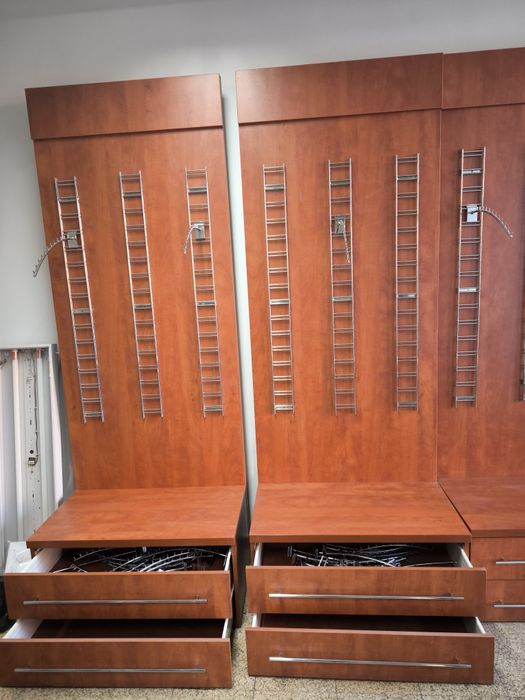 Regały na bieliznę i odzież