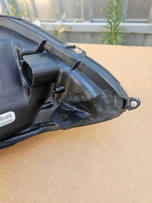 Фара правая Toyota Prius C Aqua 15-18