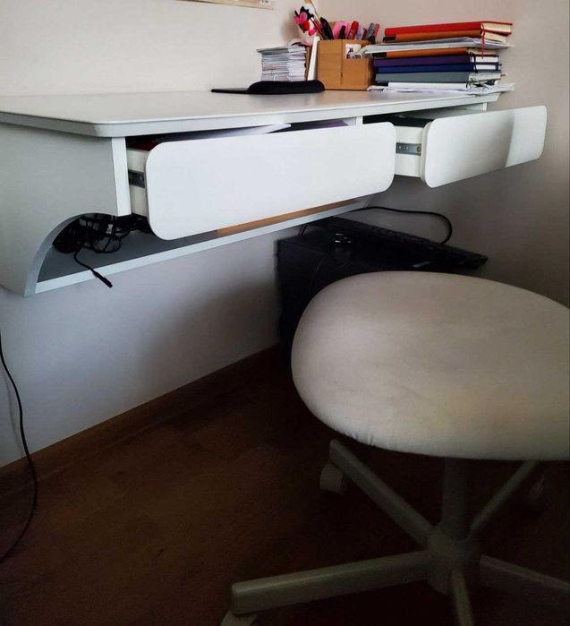 Biurko białe Black Red White stan bdb