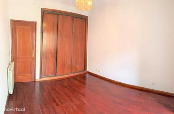 Arrenda-se T1 centro Viseu com garagem