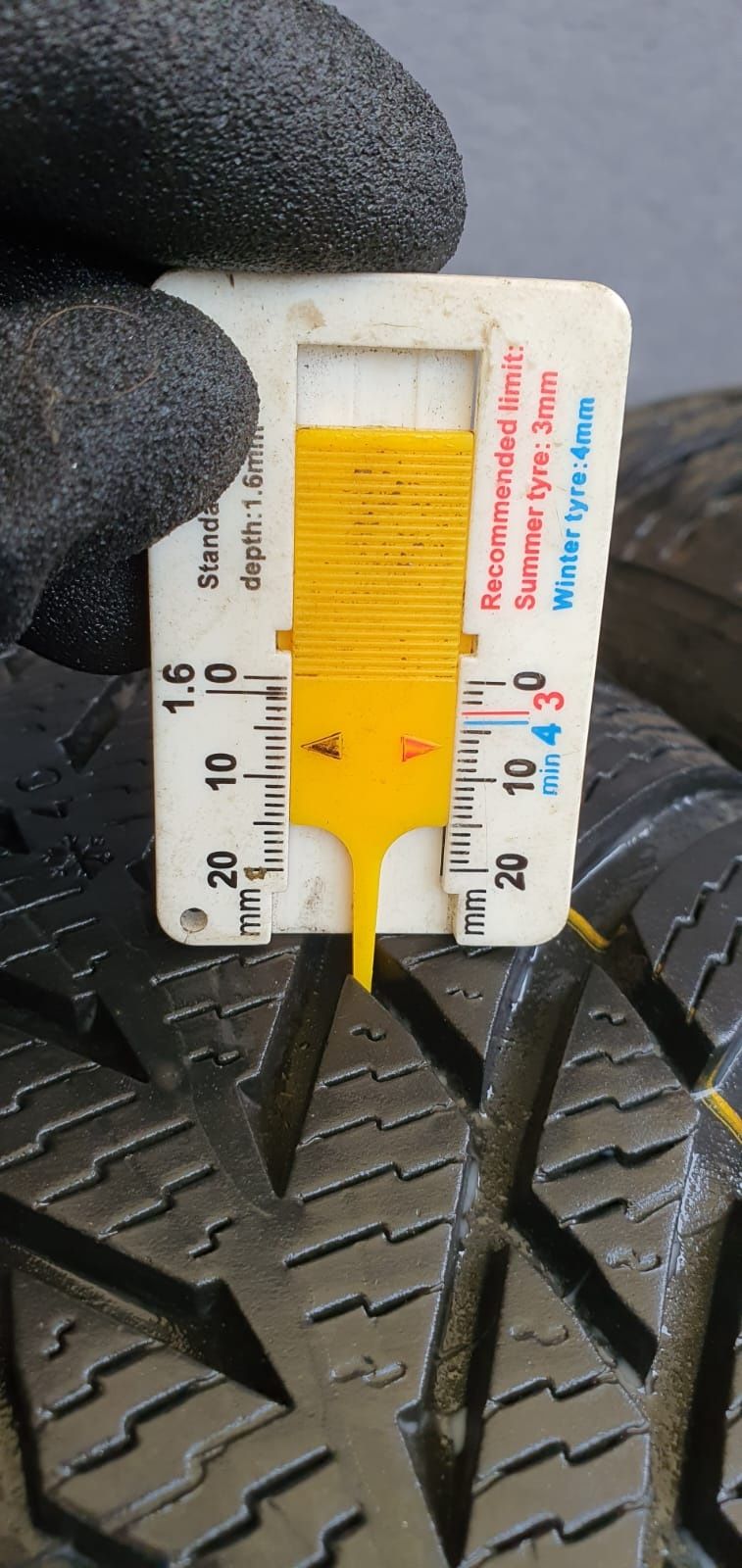 205/50/17 Nokian para jak Nowe Zimowe