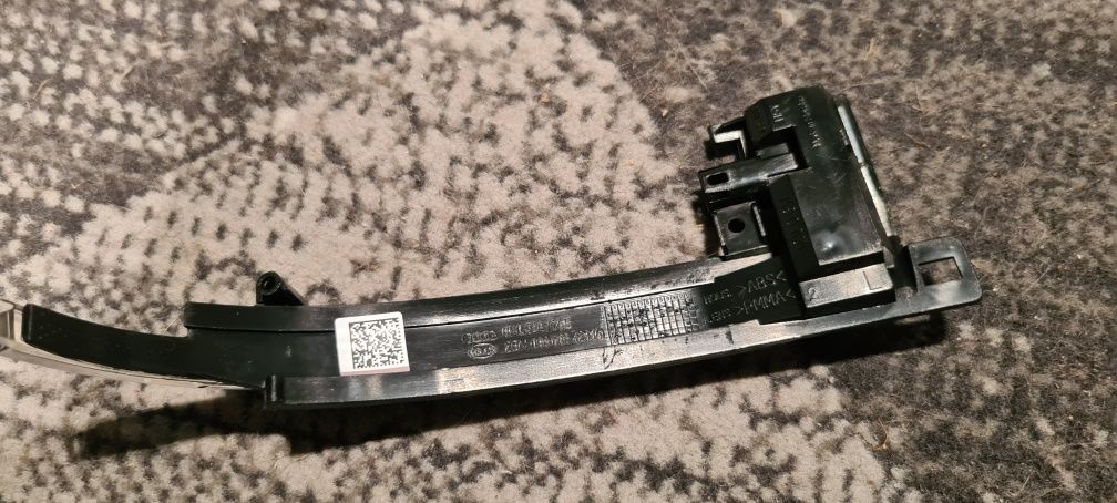 Kierunkowskaz lusterka lewy,led, audi A6C6 oryginał