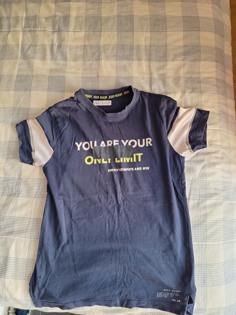 Camisola ZARA Kids azul com frase motivacional