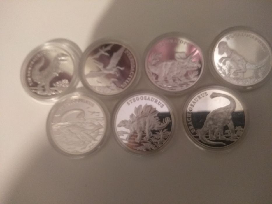 Monety srebrne z kolekcji " Dinozaury ".