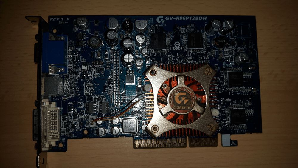 Unikat ATI Radeon 9600 Pro 128 MB Gigabyte Oryginalne pudełko i gry