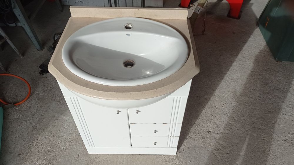 Vendo lavatório com armário