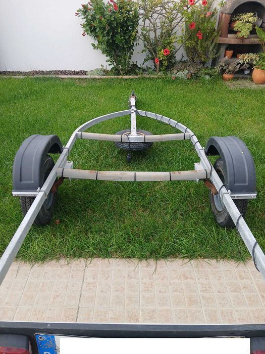 Atrelado para mota de água