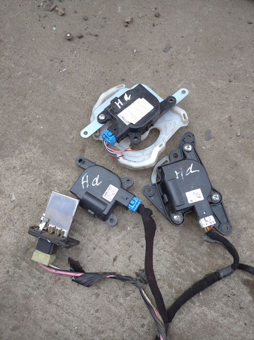 Hyundai Elantra HD моторчики печки резистор