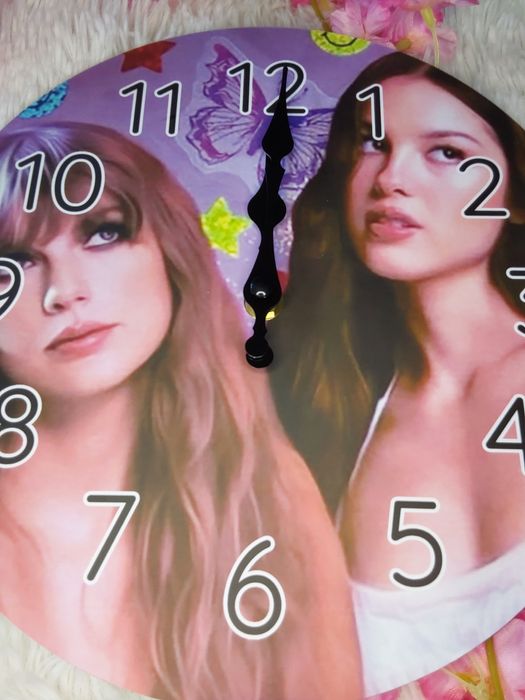 Taylor Swift e Olivia Rodrigo Relógio de Parede (pilha não está incluí