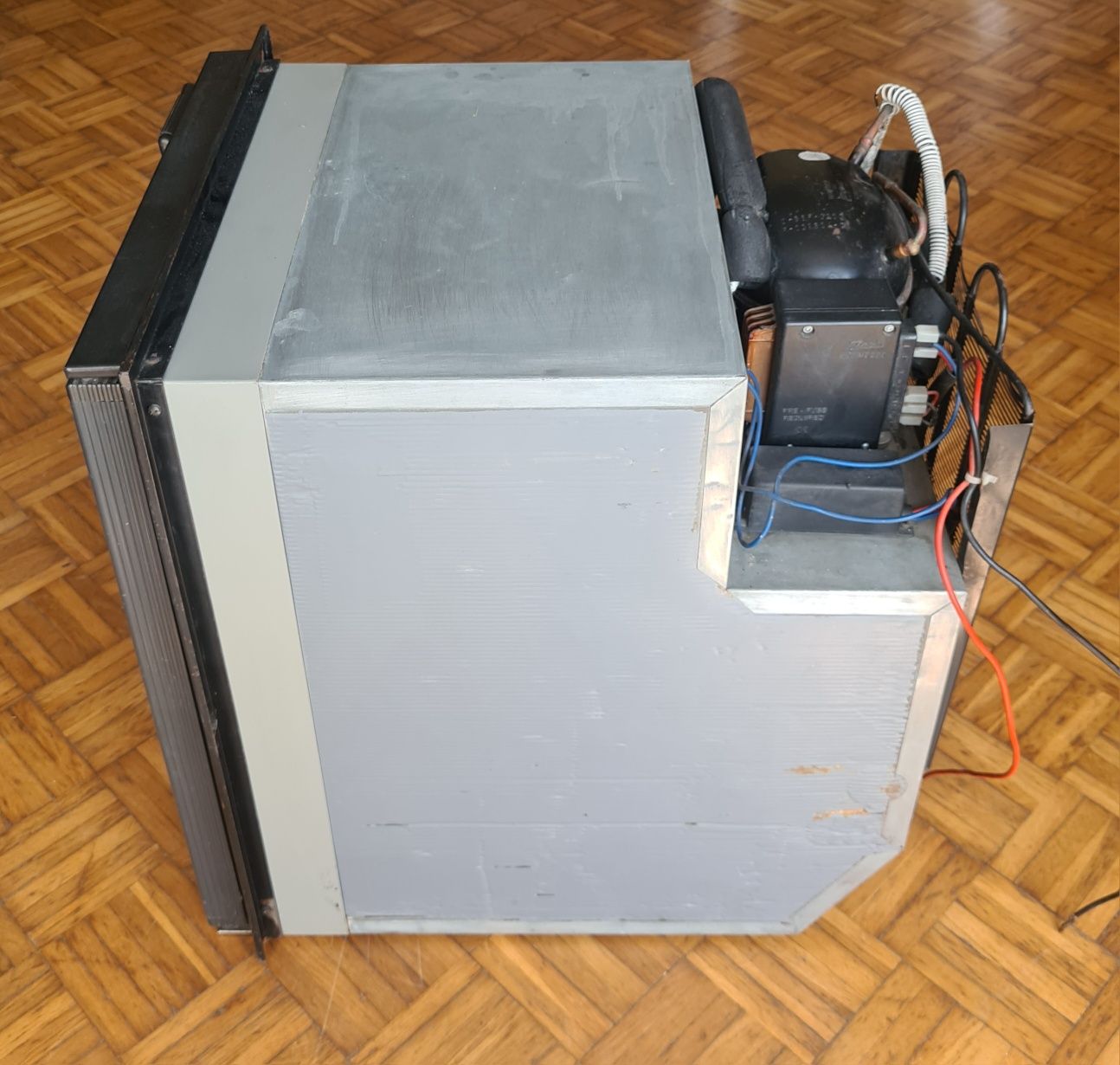 Lodówka do kampera Indel B, 12/24v