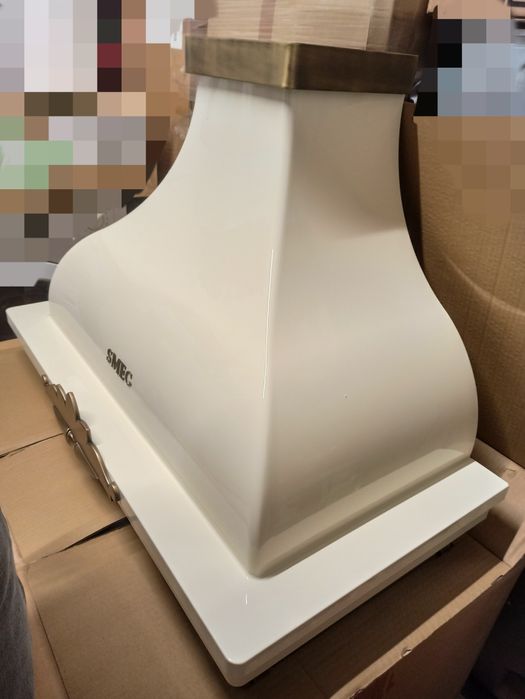 Okap przyścienny SMEG KCM900PO szer 90 cm kremowy wykończenia mosiądz