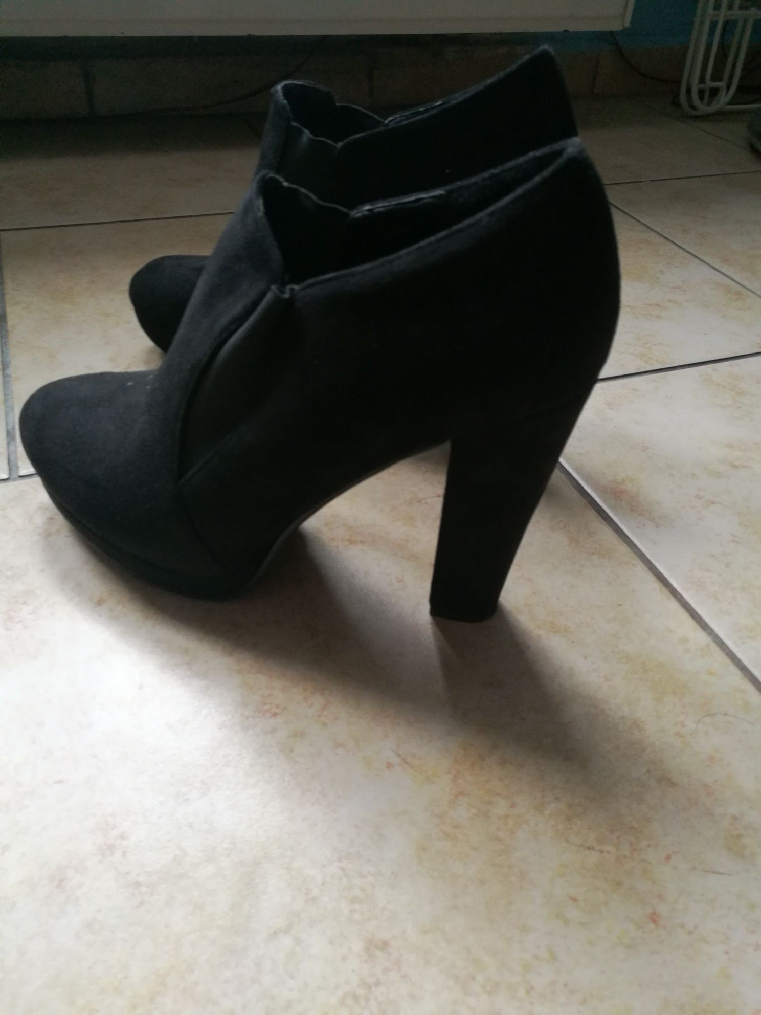 Buty na obcasie wysokim