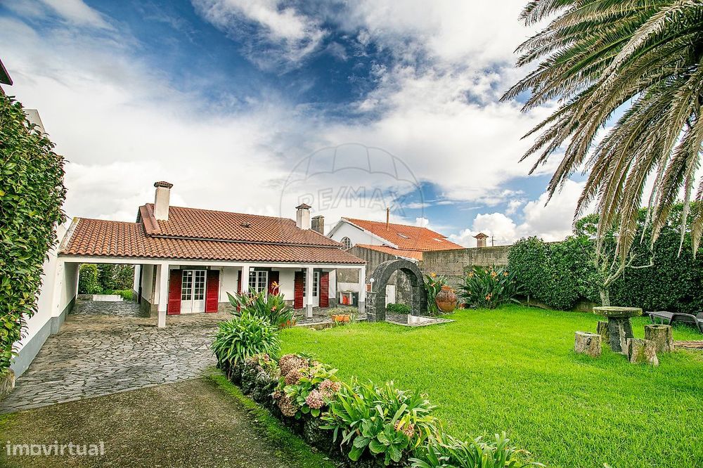 Moradia T4 para venda