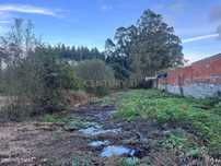 Terreno Rústico de 660 m² na Zona Industrial de Laúndos (Barqueiros)