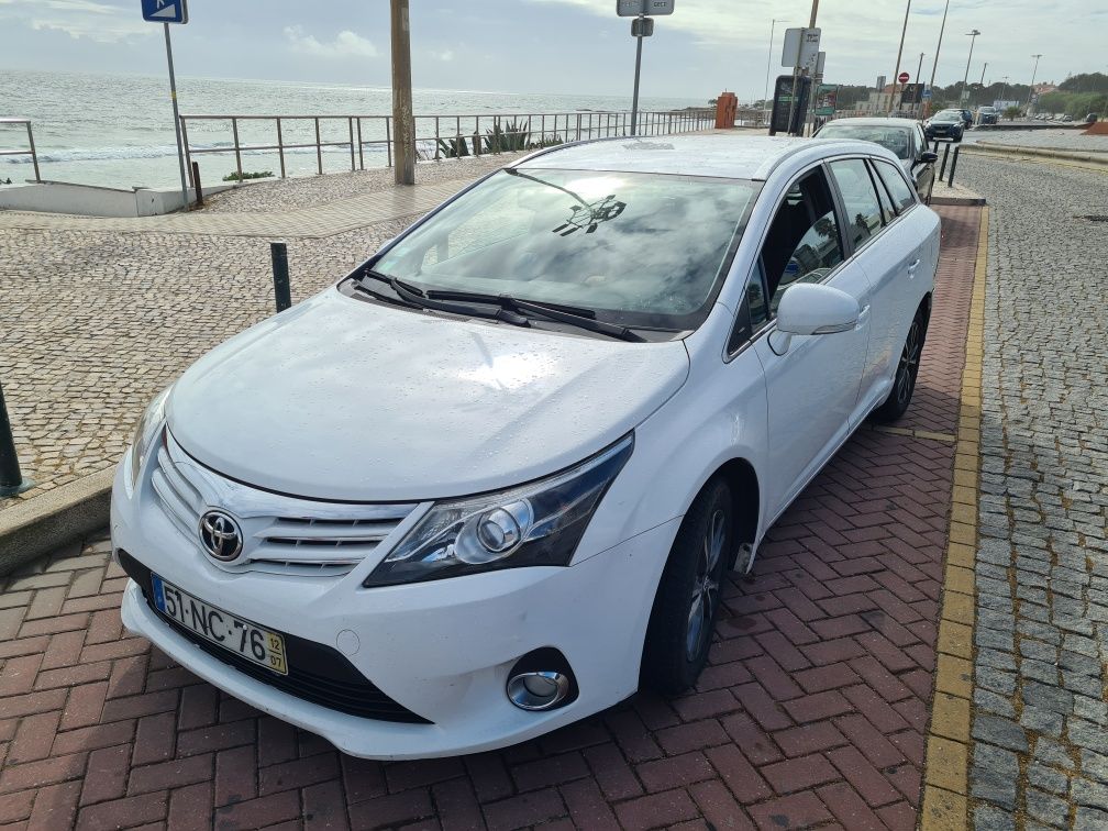 Toyota Avensis Carrinha 2.0 D4D 124cv 2012 Exclusive cor Branco