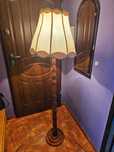Lampa stojąca drewniana