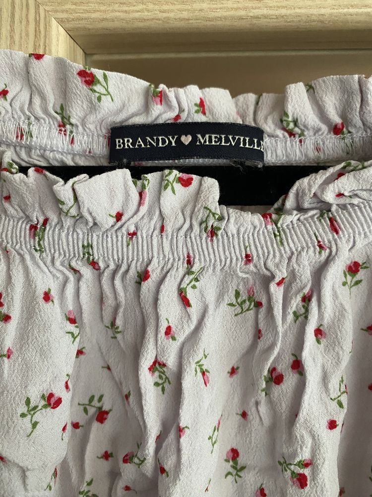 Dziewczęca biała bluzka w kwiaty Brandy Melville