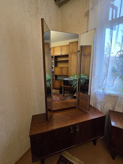 Продам трильяж (радянський туалетний столик із дзеркалом)