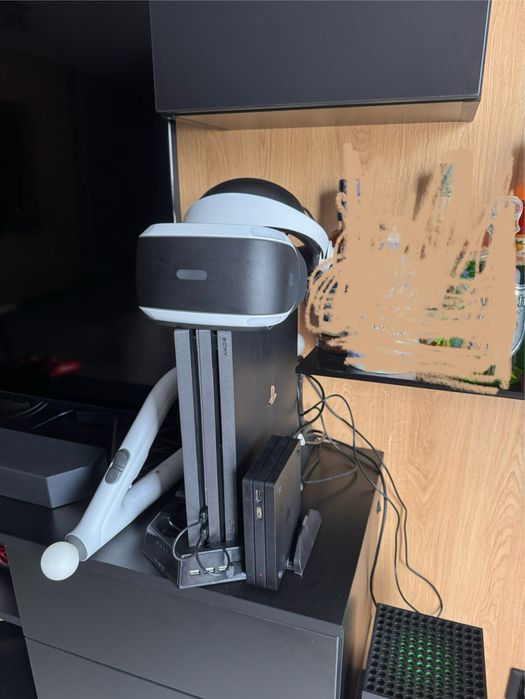 PlayStation 4 Pro 1TB + Pełny Zestaw VR + Akcesoria