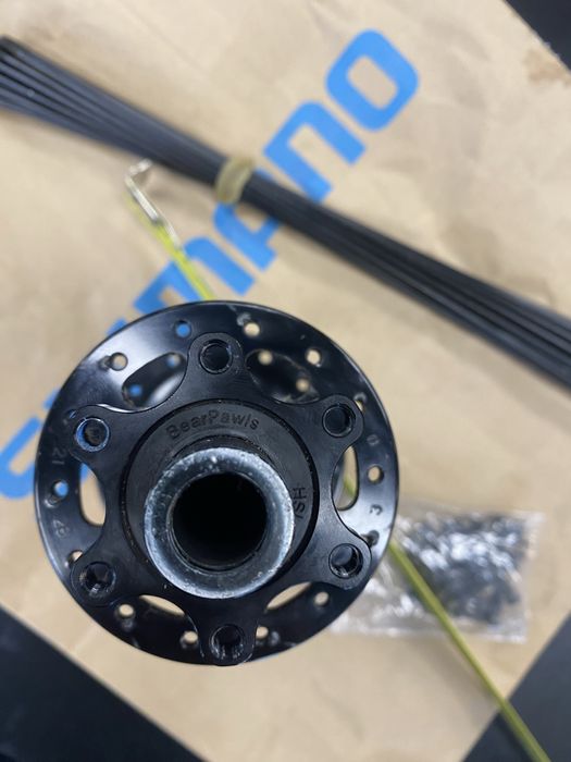 Piasta AXIS sztywna oś 12 x 142 , 28h