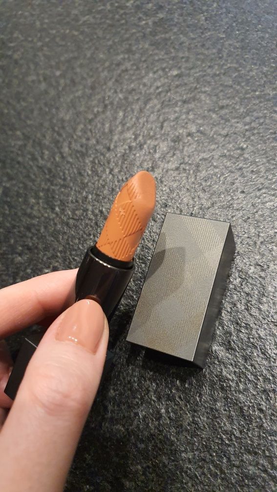 burberry nude apricot no.401 pomadka