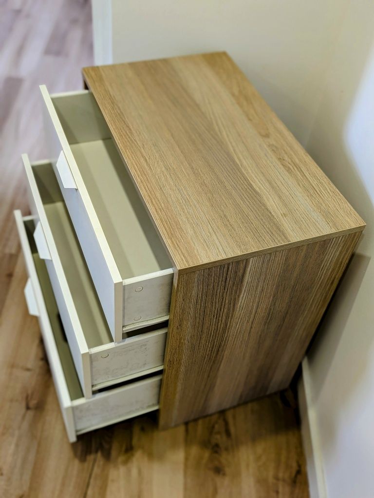 Cómoda IKEA Askvoll