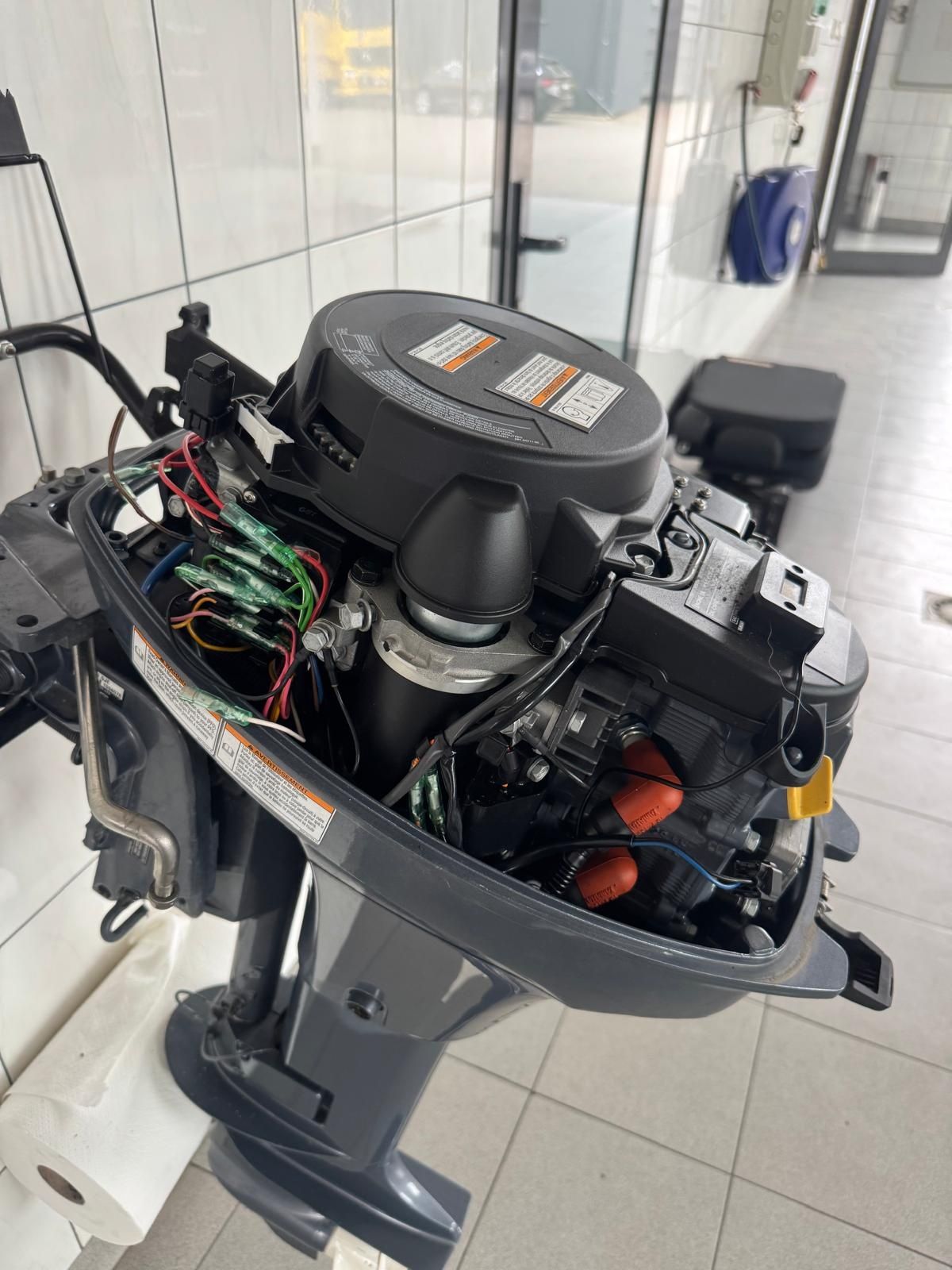 Silnik zaburtowy Yamaha 9.9 stopa L rozrusznik  elek. Manetka