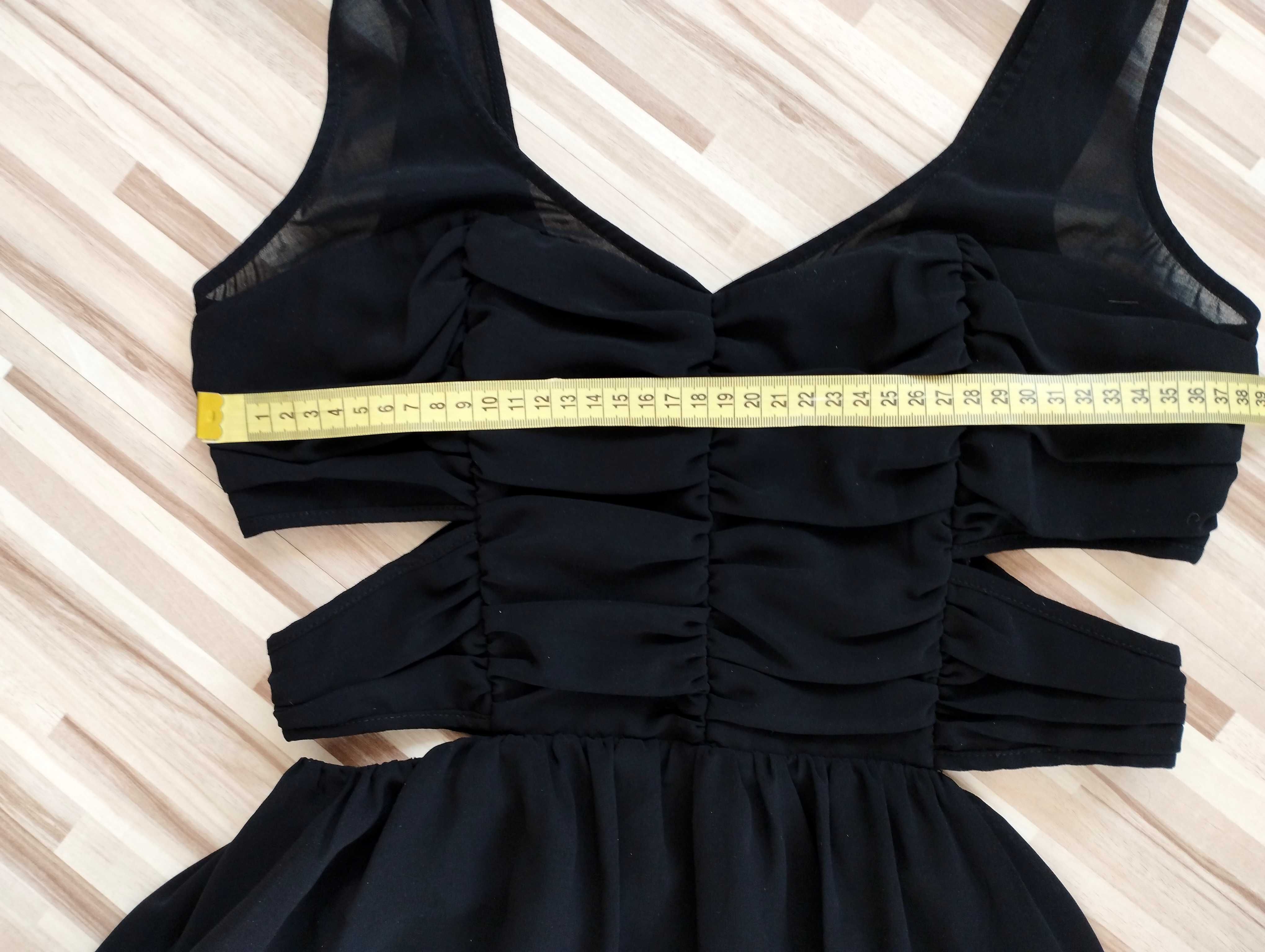 Mała czarna sukienka, szyfonowa, z wycięciami, S, Top Shop