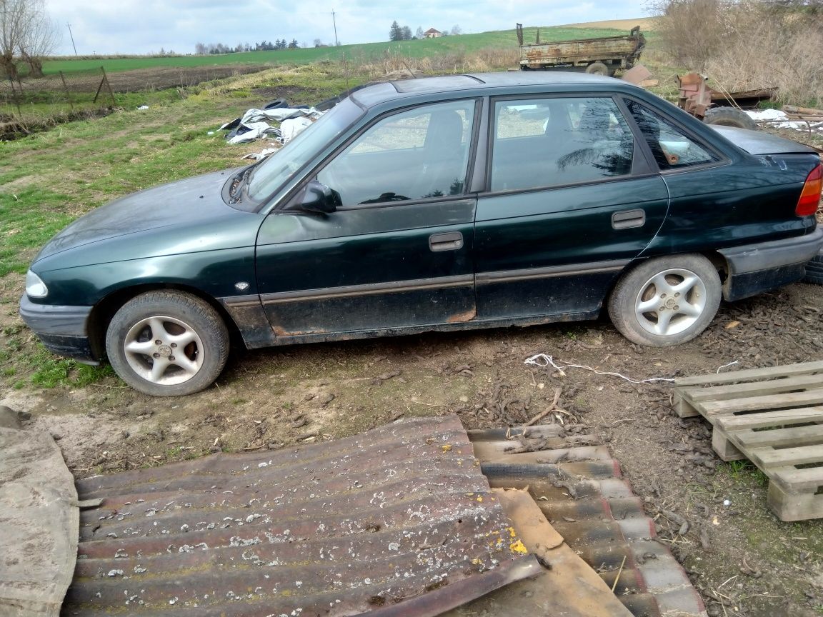 Lampy przednie Opel Astra F