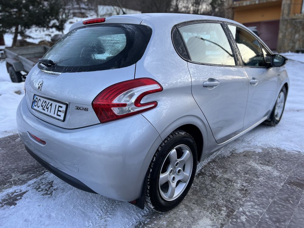 Peugeot/Пежо 208 1.4 2012