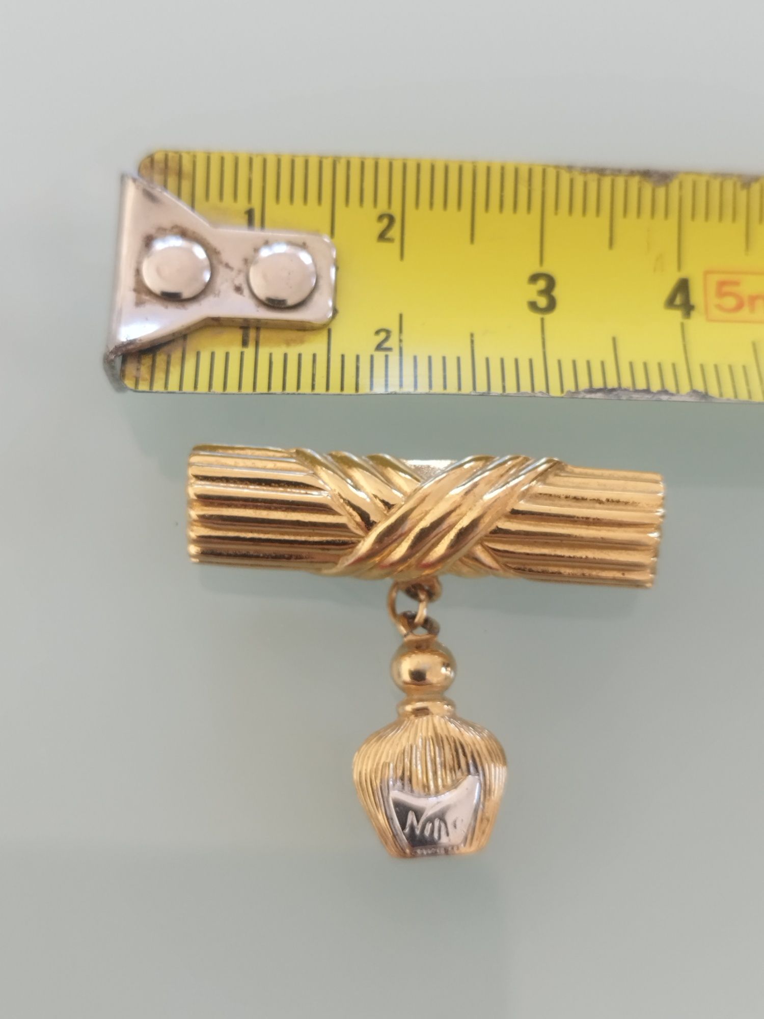 Lindo broche Nina Ricci Esmtado muito bom