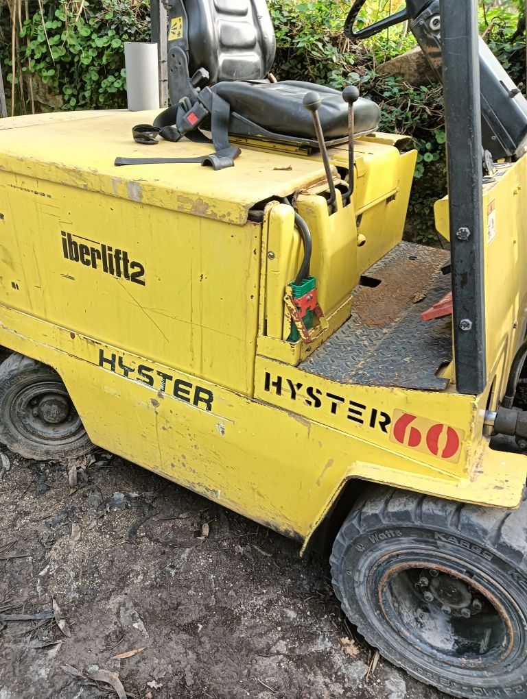 Empilhador elétrico hyster 2 toneladas.