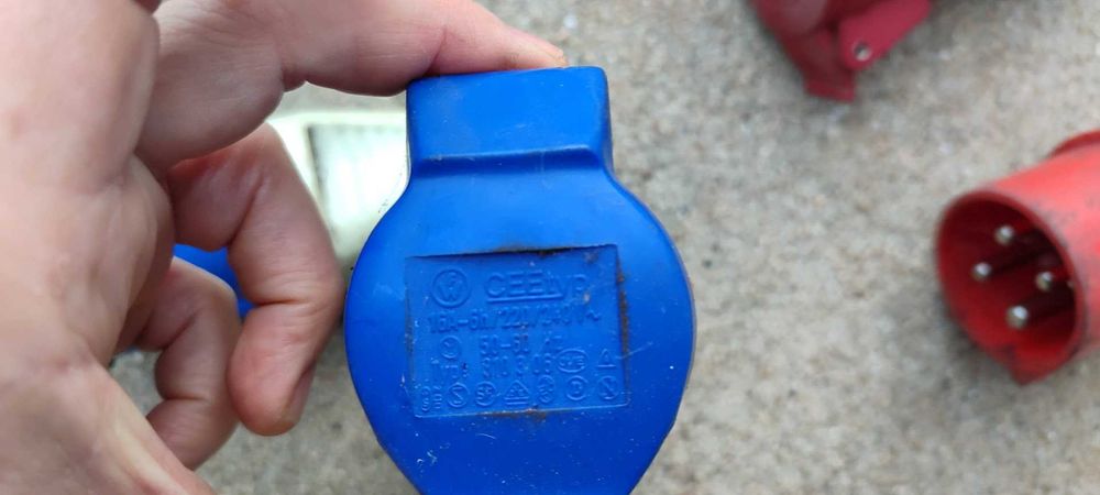 Lote de Tomadas e Fichas Trifásicas CEE (16A, 32A, 230V, 400V)