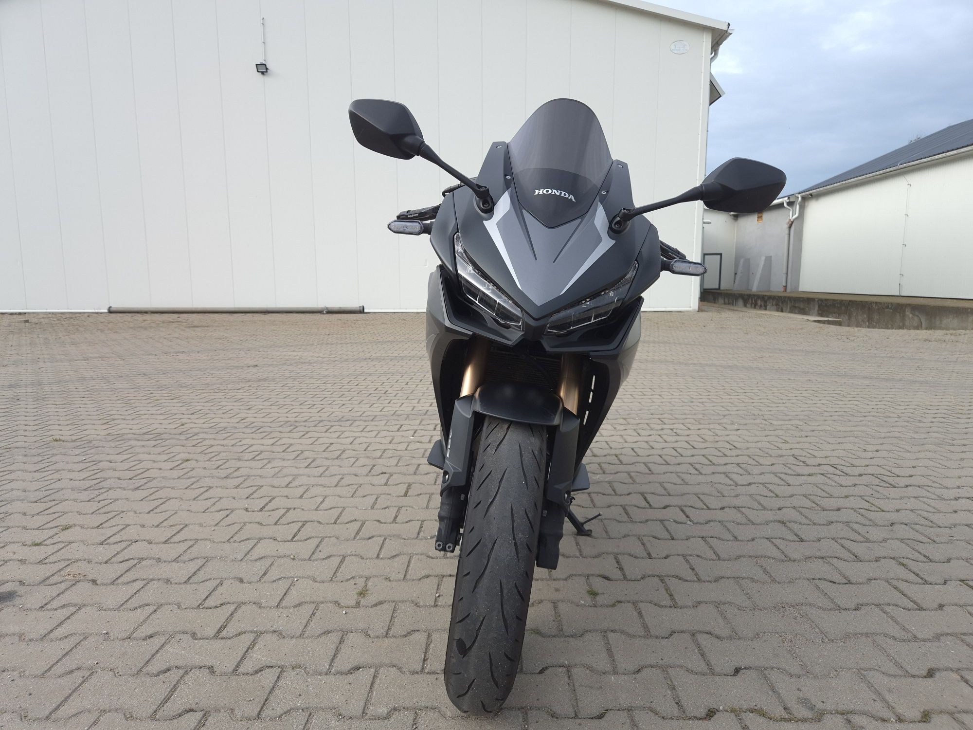 Honda CBR500R 2022 – Idealna na kat. A2 – 19 000 km Film 4K