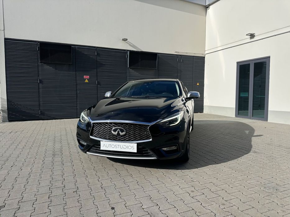 Infiniti Q30