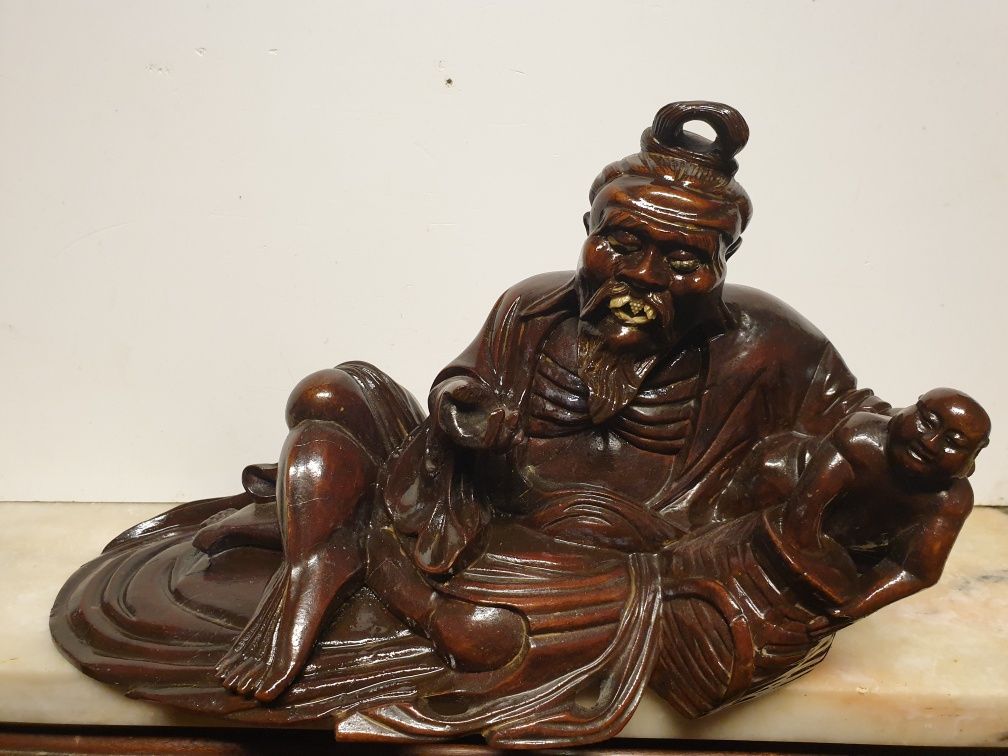 Grande antiga escultura asiática de um Sábio  em madeira exótica