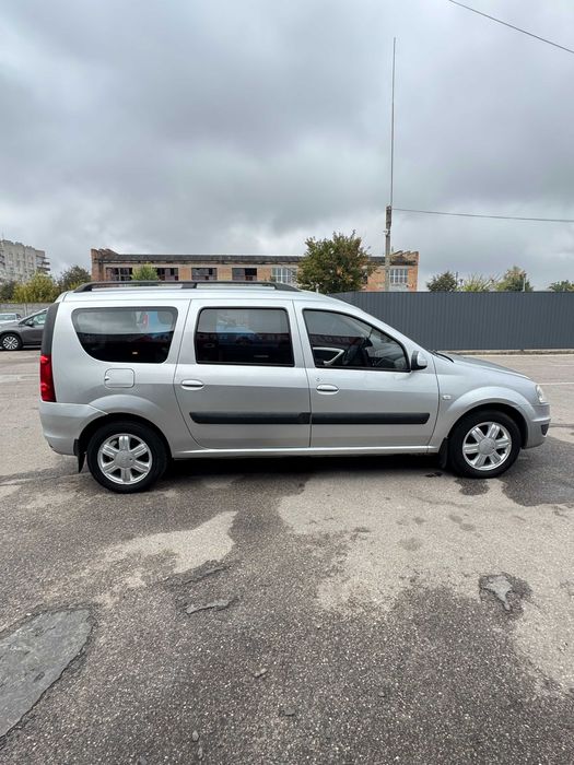 Dacia Logan 1.6 ГБО 2010 пасажир обслужений