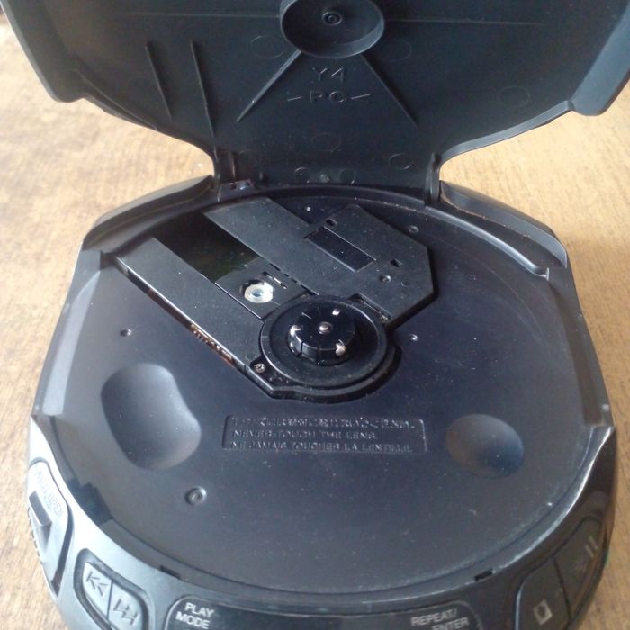 Раритетный аудиоплеер Sony Discman D 151 под ремонт