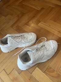 Sneakersy białe Bershka 39