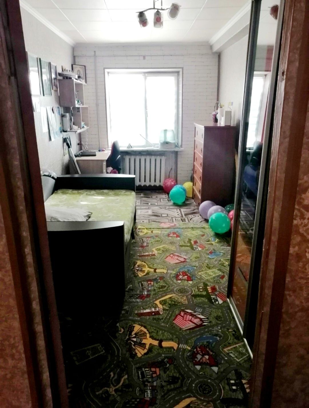 Продам 3-комнатную квартиру на ул. С. Слисаренка, р-н Украина