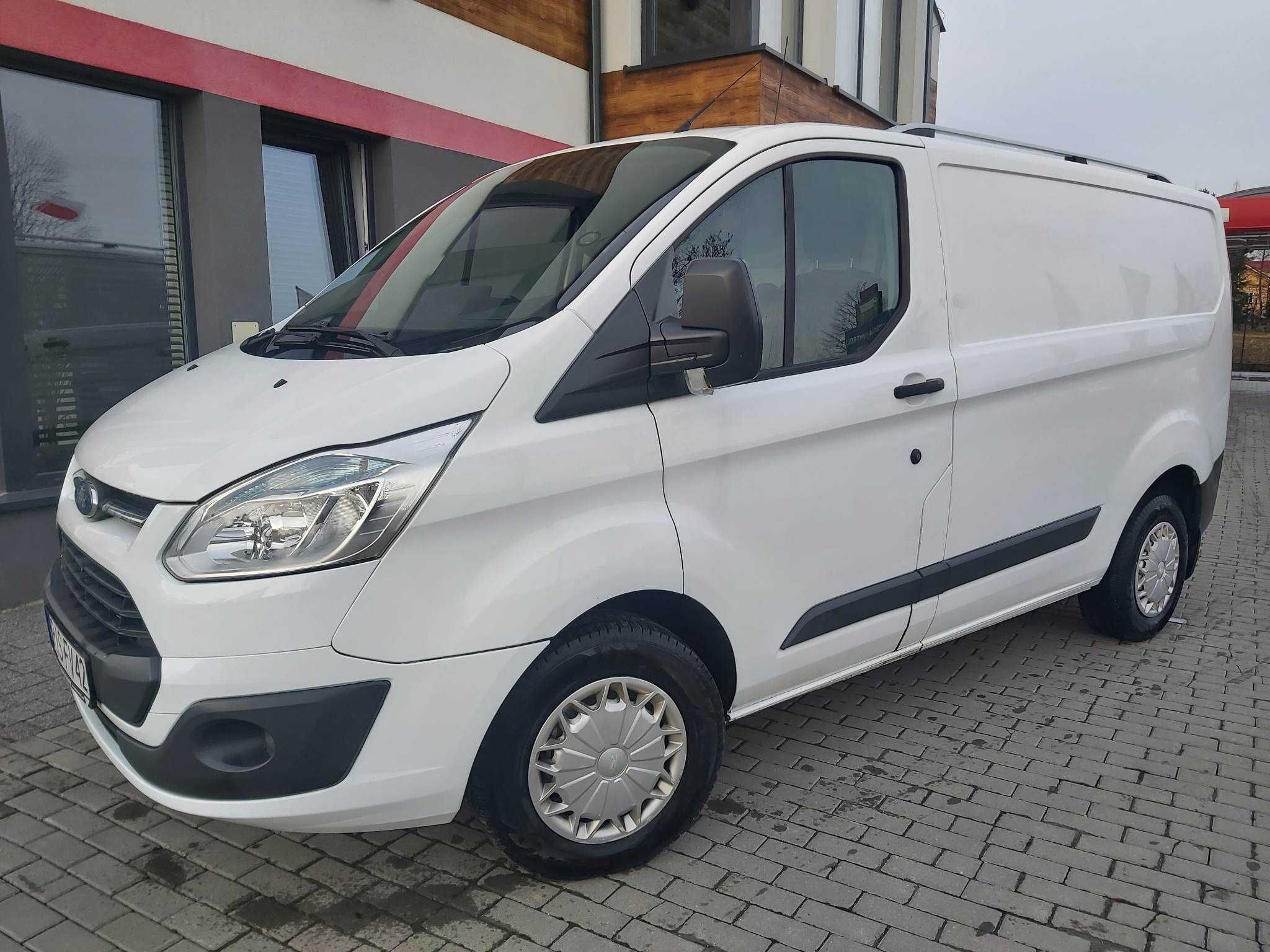 Wynajem busów 9 osobowych Renault Trafic LONG