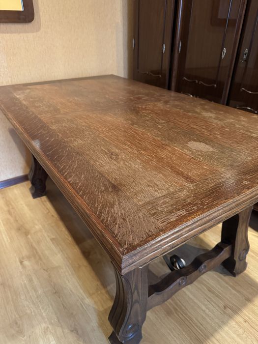 Масивний дерев’яний розкладний стіл з натурального дерева