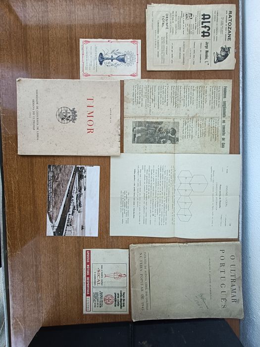 Revistas, BDS, livros, manuais escolares antigos , entre outros...