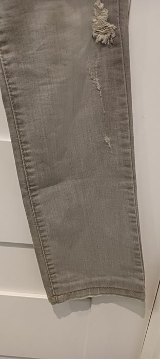 Spodnie jeansowe Reserved