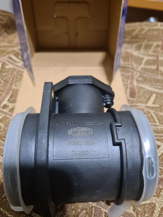 Датчик потока,расходомер воздуха AMMQ19639 Magneti Marelli