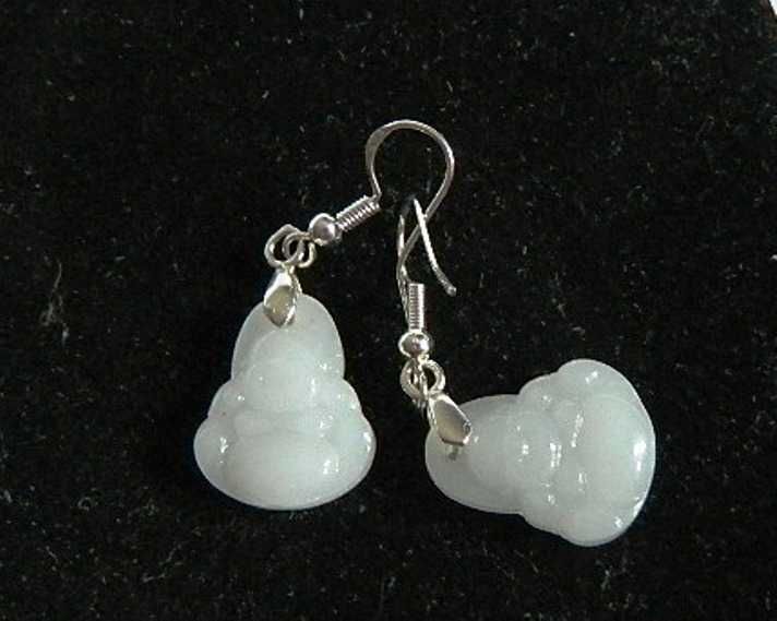 Budda i biały jadeit, delikatne kolczyki
